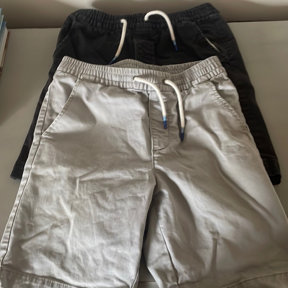 Boys pair of pull on shorts size xl (12)